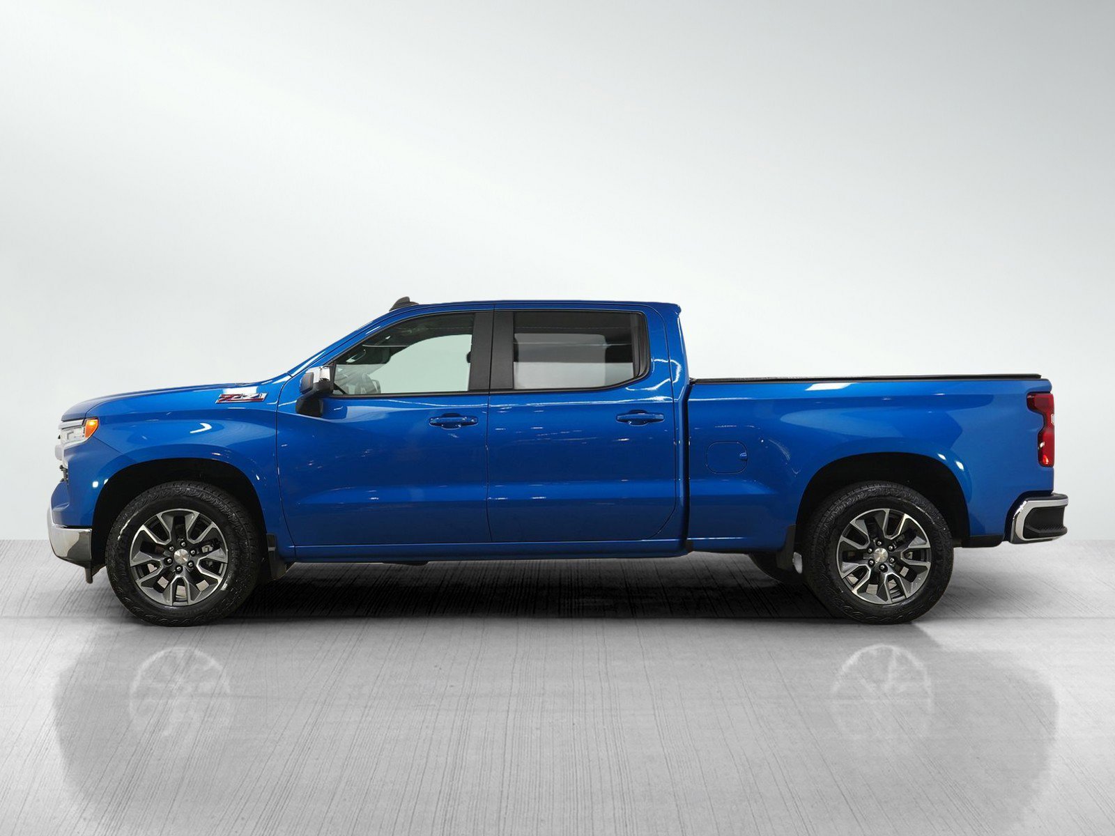 Used 2024 Chevrolet Silverado 1500 LT with VIN 1GCUDDED6RZ178688 for sale in White Bear Lake, Minnesota