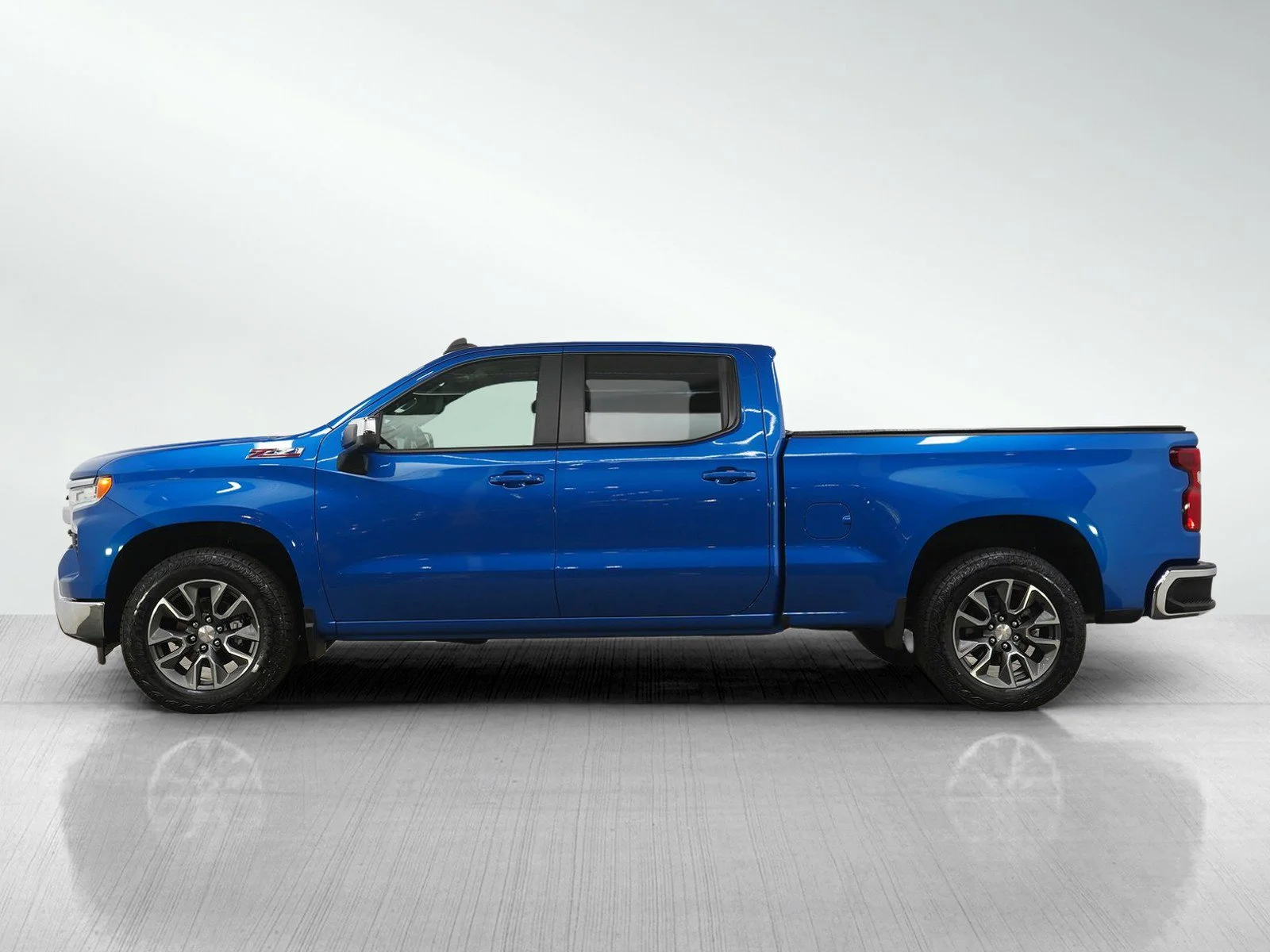 Used 2024 Chevrolet Silverado 1500 LT with VIN 1GCUDDED6RZ178688 for sale in White Bear Lake, Minnesota