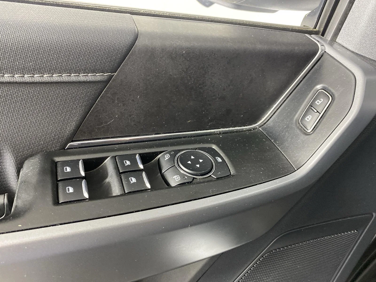 Used 2025 Oxford White Ford XLT image 13