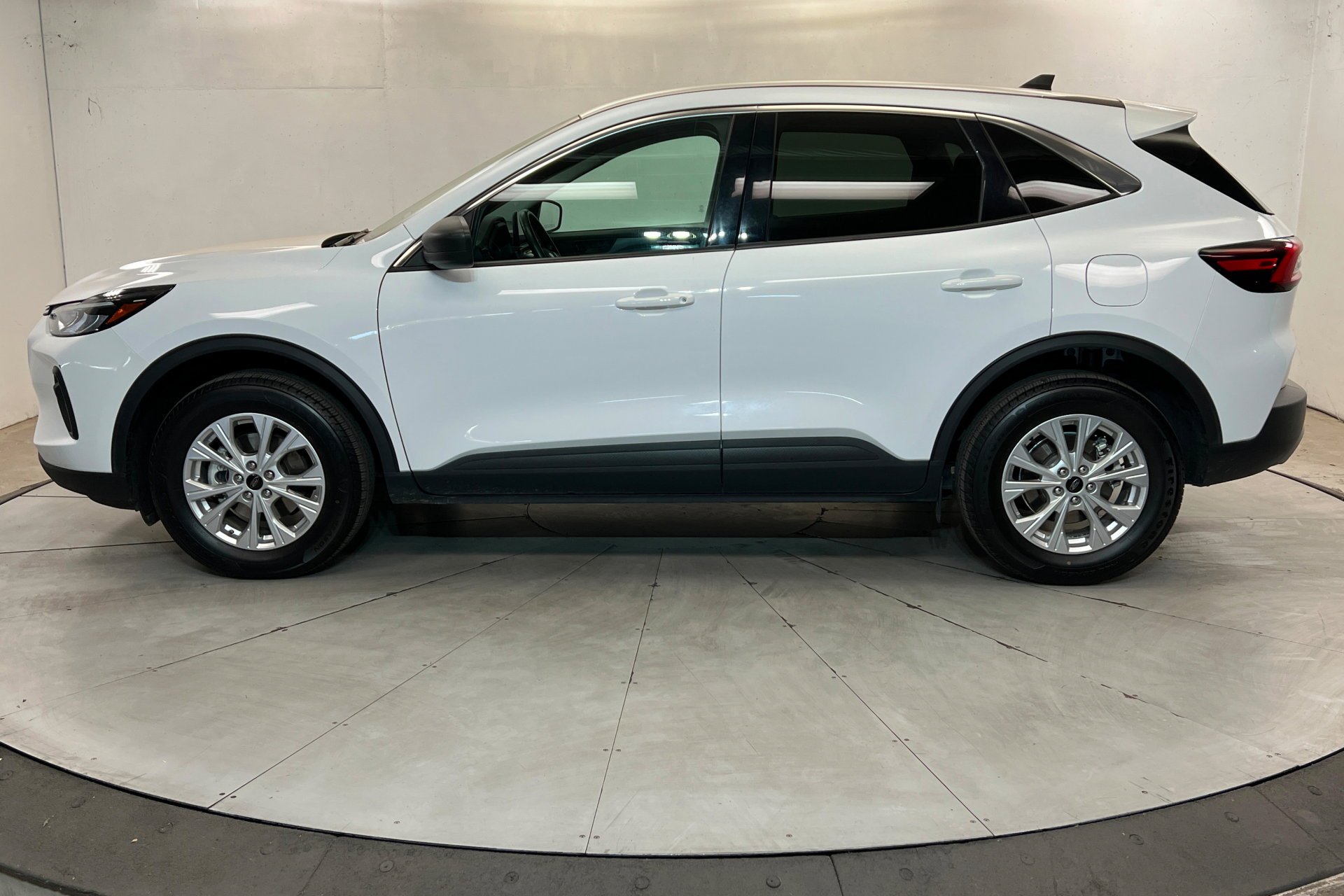 Used 2024 White Ford Active image 2