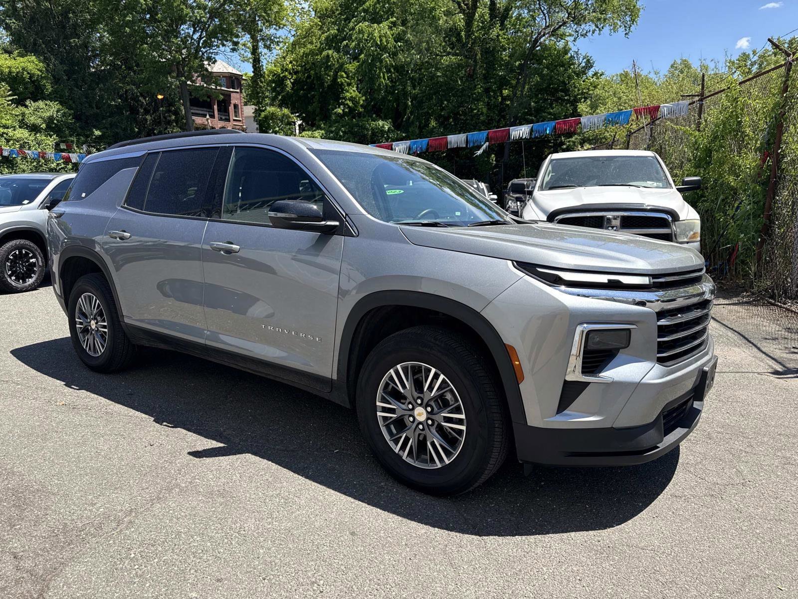 2025 Chevrolet Traverse FWD LT's photo