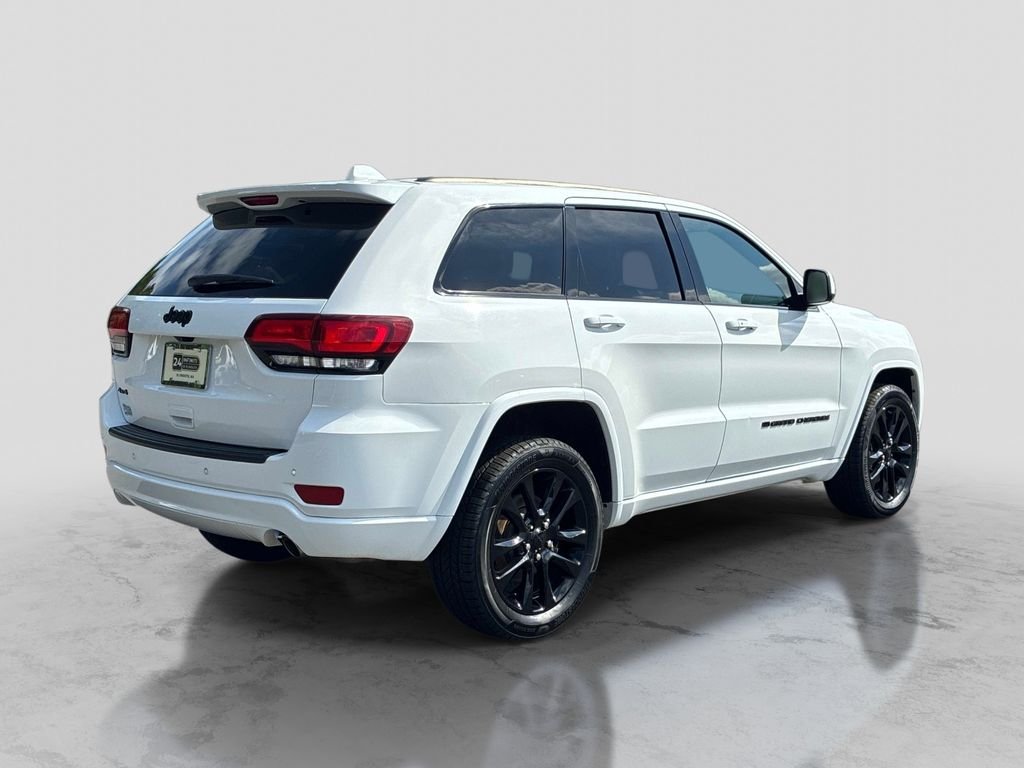 Used 2022 White Jeep Laredo X image 7