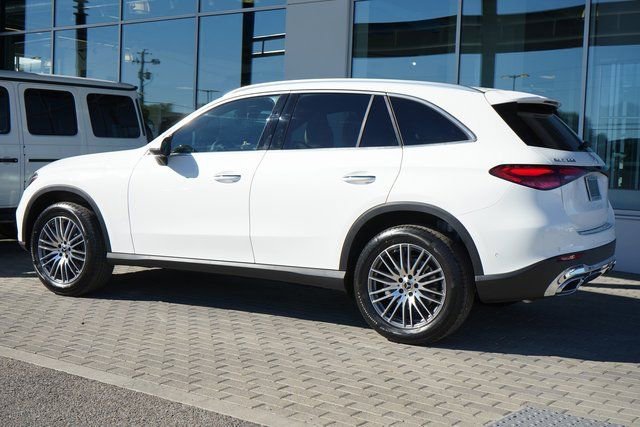 New 2026 Polar White Mercedes-Benz GLC 300 image 39