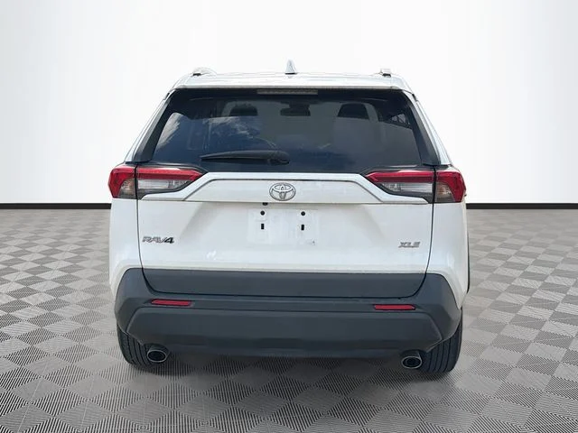 Used 2021 White Toyota XLE image 4