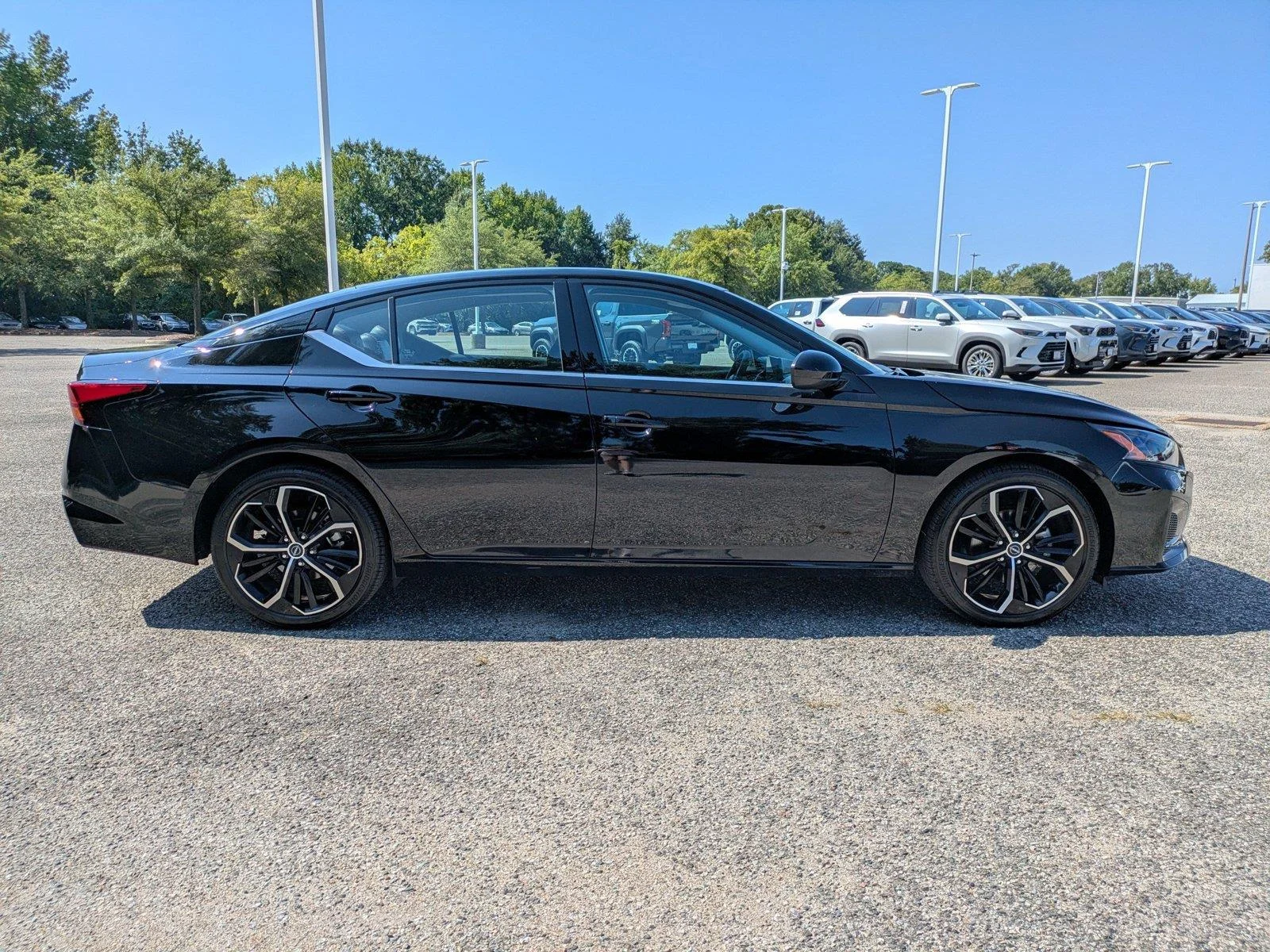 Used 2026 Super Black Nissan SR image 3