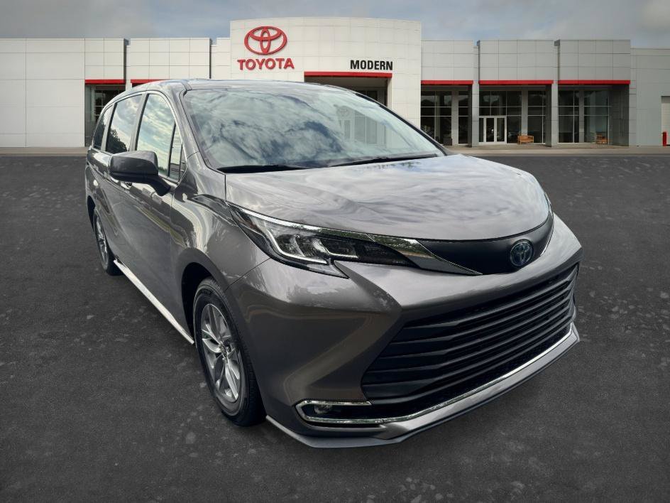 Used 2022 Predawn Gray Mica Toyota XLE image 3