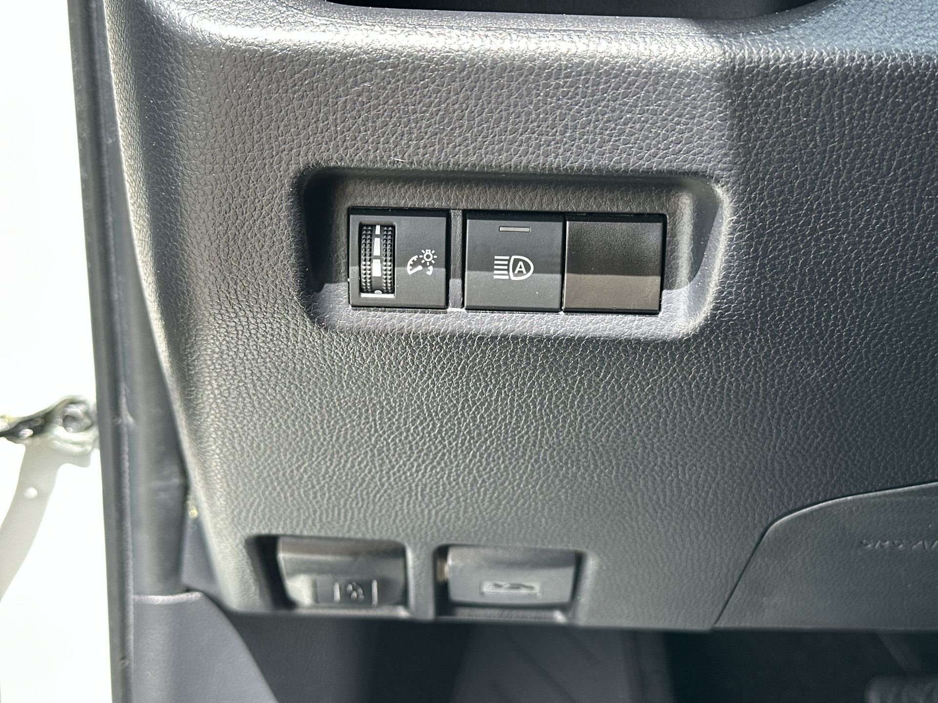 2024 Toyota RAV4 XLE - Photo 18