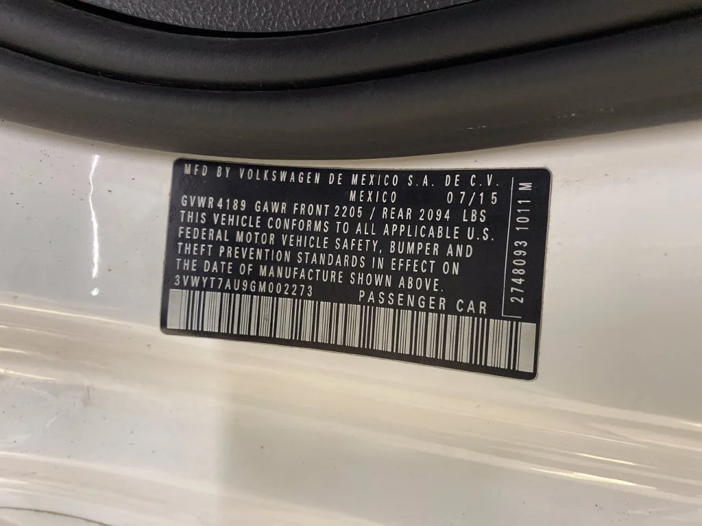 Used 2016 White Volkswagen S image 18
