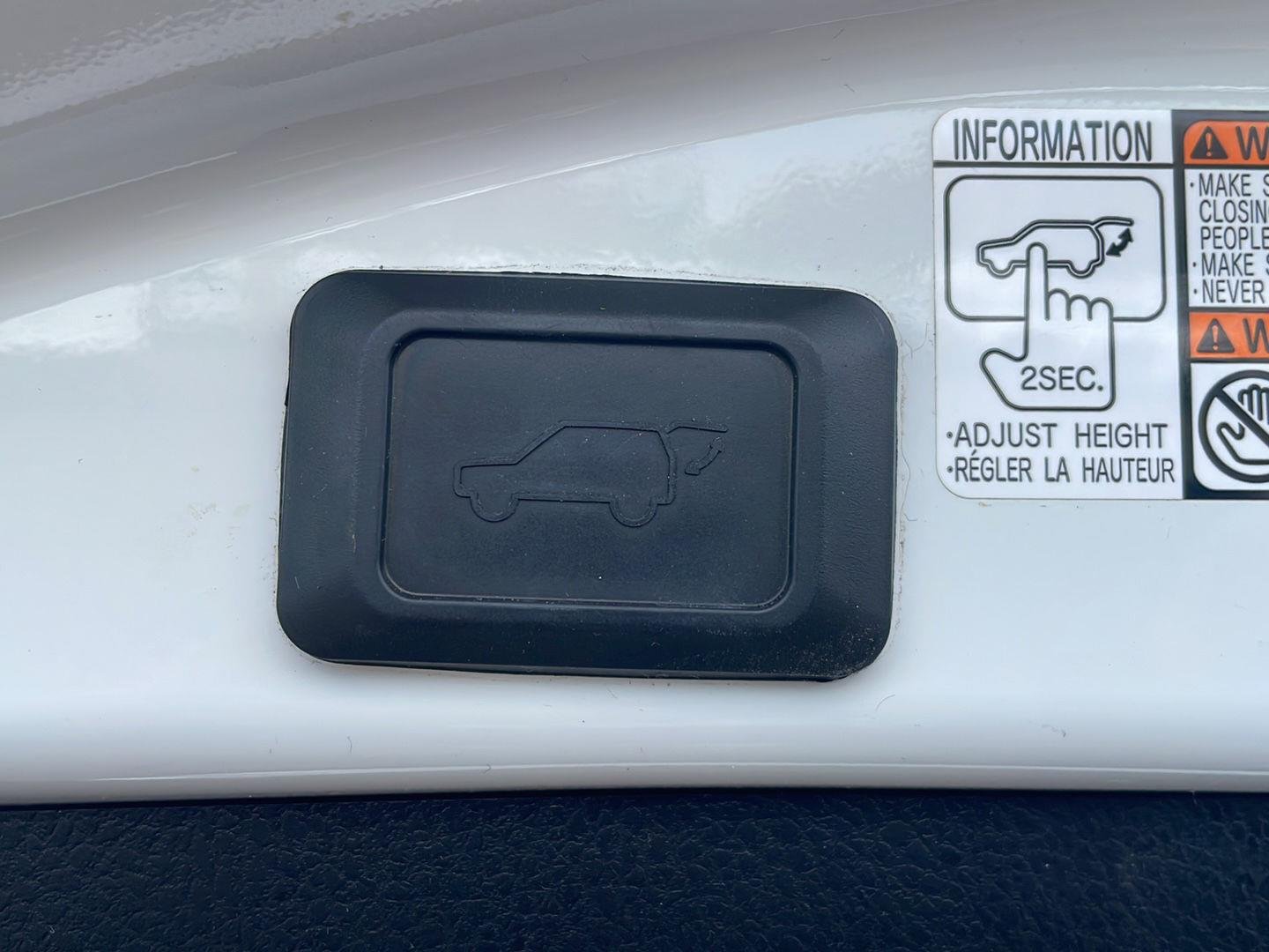 Used 2016 SUPER WHITE TOYOTA TRUCK  image 30