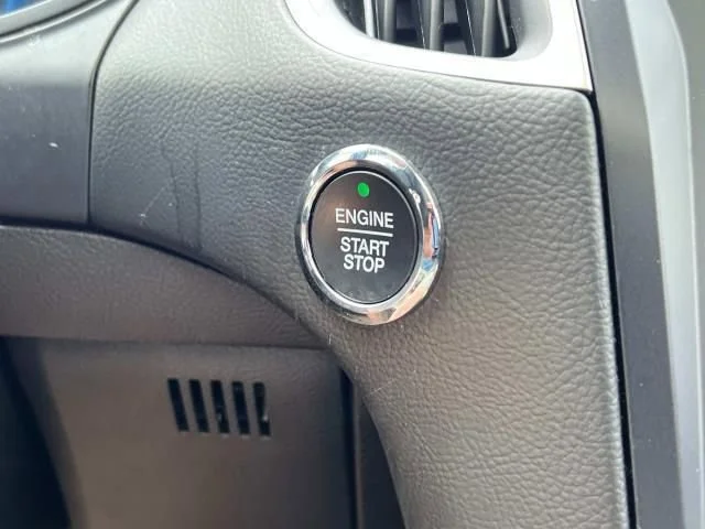 Used 2022 Silver Ford SEL image 27