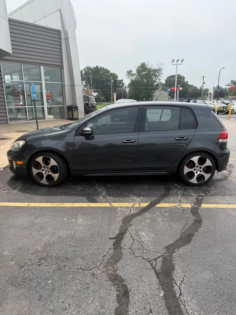 Used 2011 Gray Volkswagen Base image 10