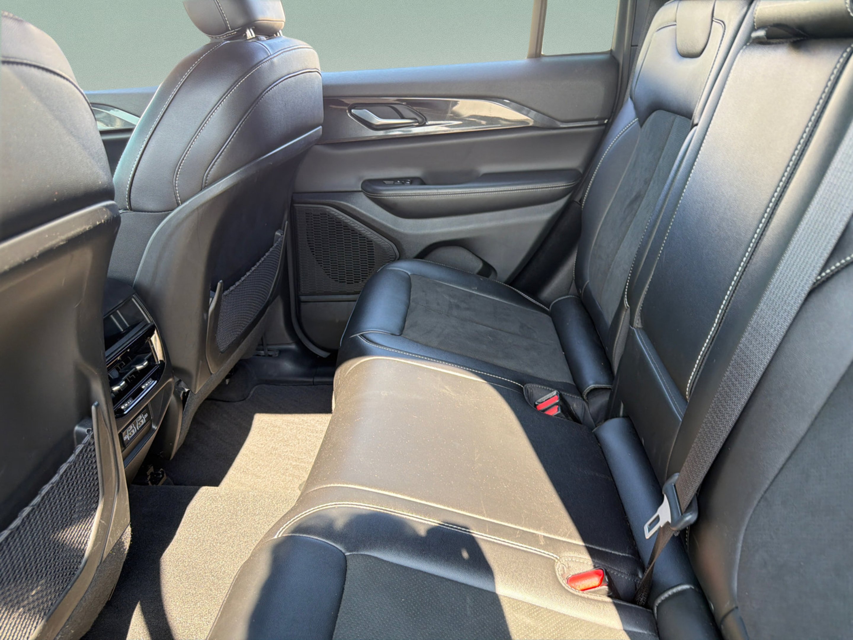 Used 2023 Diamond Black Jeep Altitude image 12