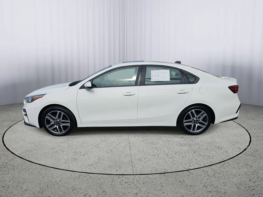 Used 2019 White Kia S image 6