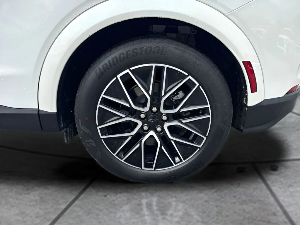 Used 2025 White Ford Premium image 19