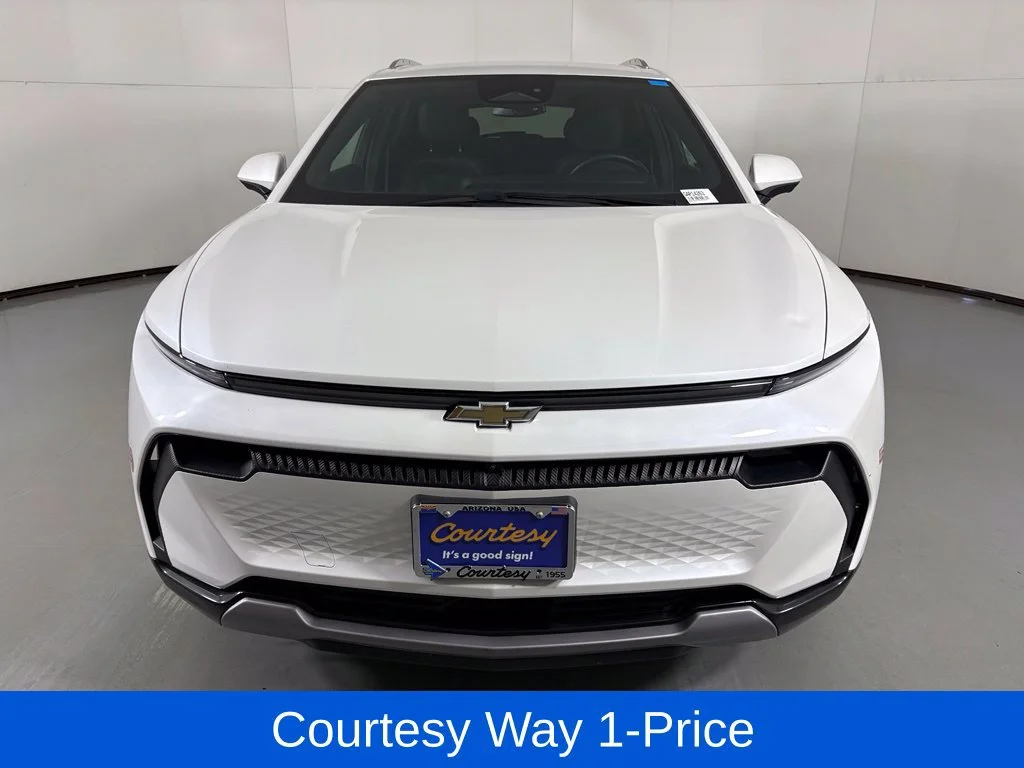 Certified Used 2024 Iridescent Pearl Tricoat Chevrolet 2LT image 4