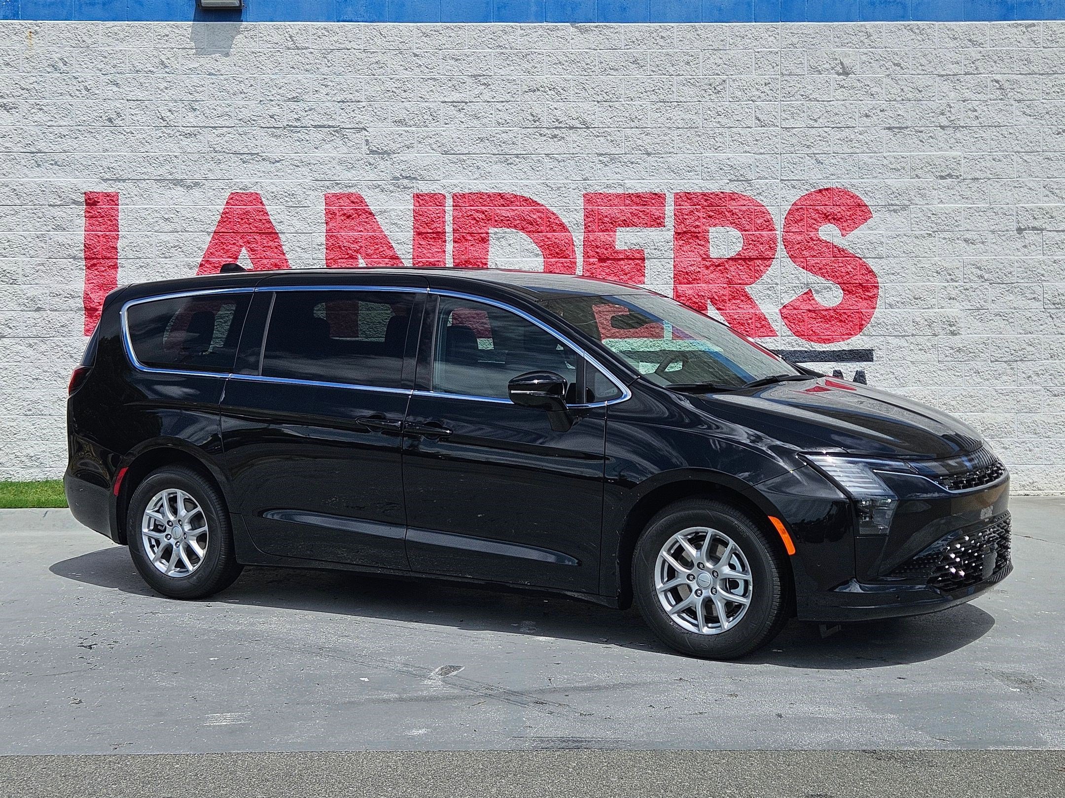 2027 Chrysler Pacifica Select's photo