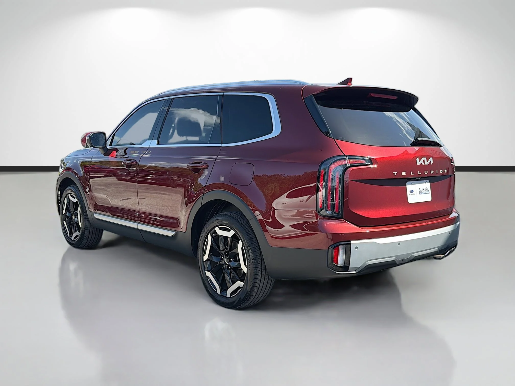 Used 2024 Dawning Red Kia EX image 5