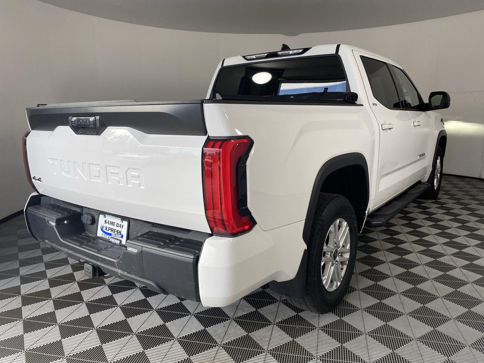 Used 2022 White Toyota SR5 image 15