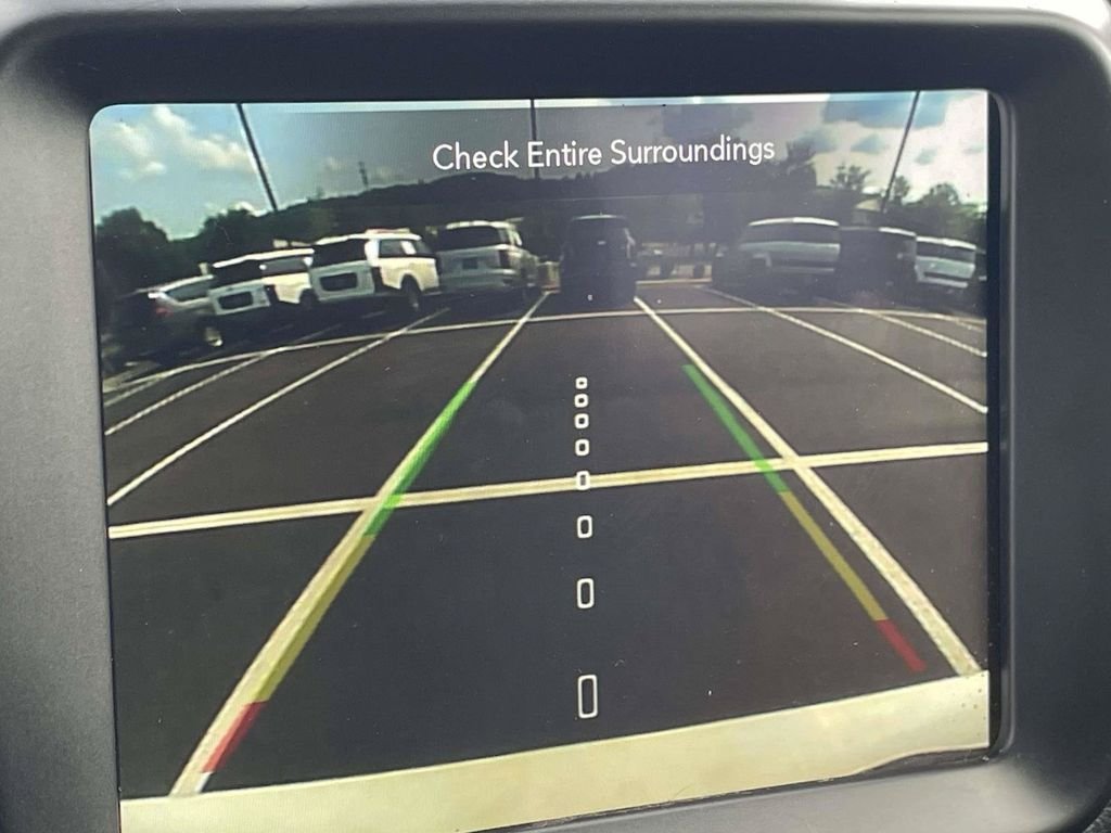 Used 2023 White Jeep Latitude image 16