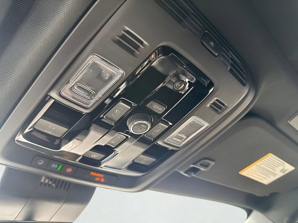 2026 GMC Yukon AT4 Ultimate - Photo 17