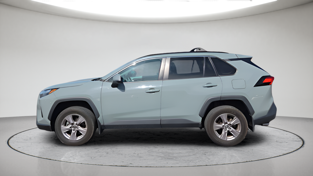 Used 2023  Toyota XLE image 8