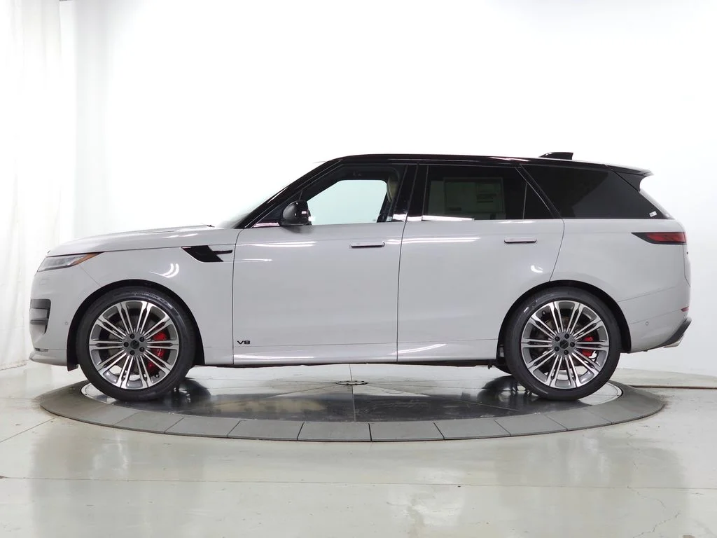 New 2026 Borasco Grey Land Rover Dynamic SE image 2