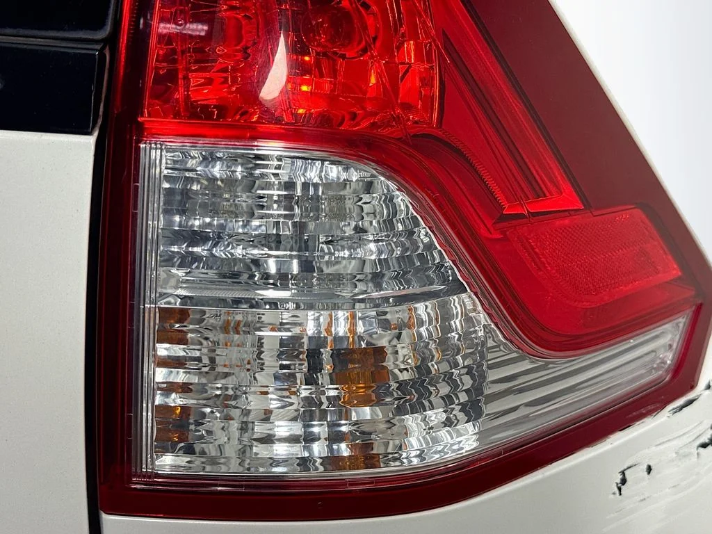 Used 2012 White Honda EX-L image 31
