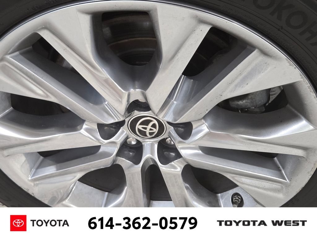Used 2021  Toyota Limited image 12