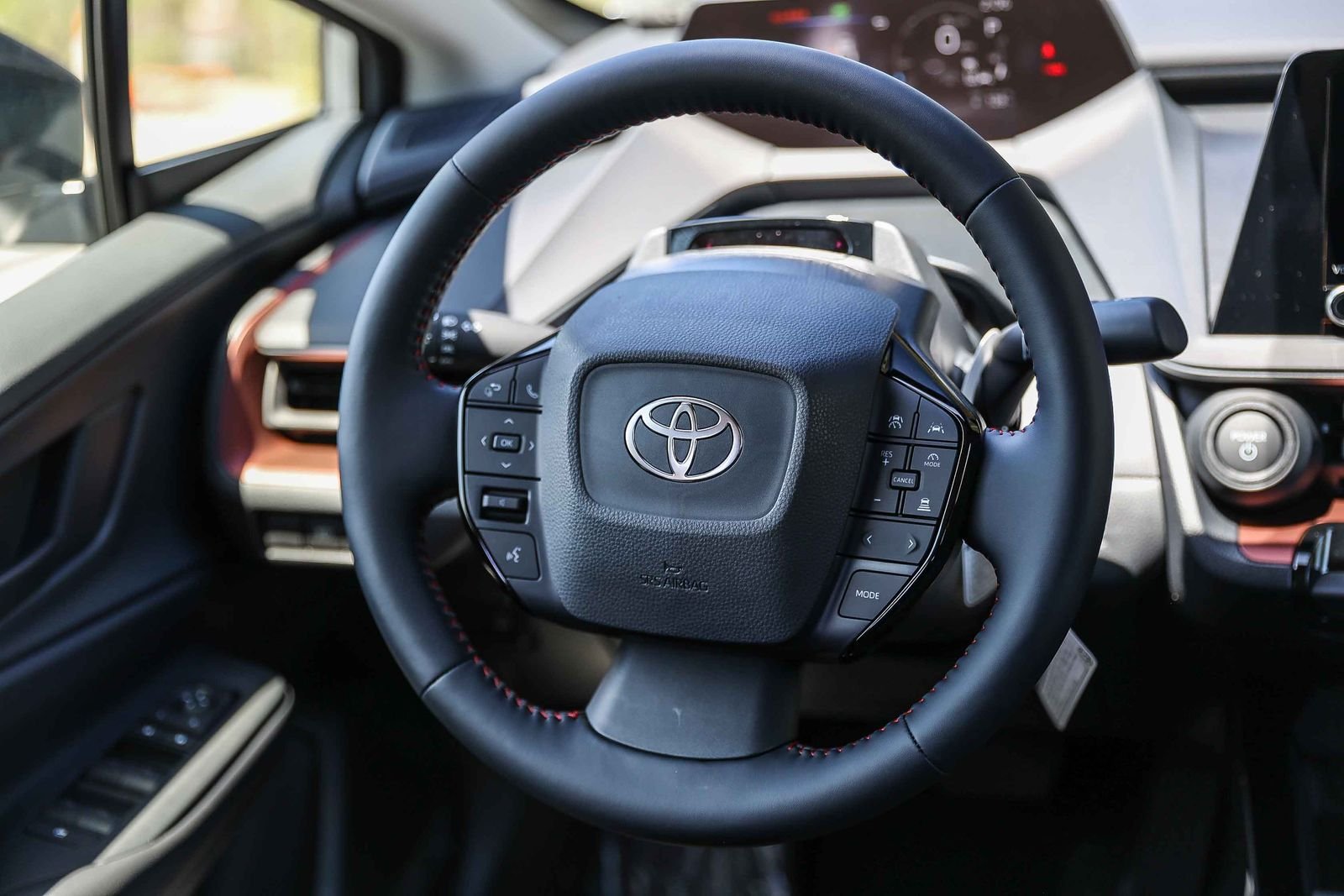 2026 Toyota Prius Plug-in Hybrid SE - Photo 15