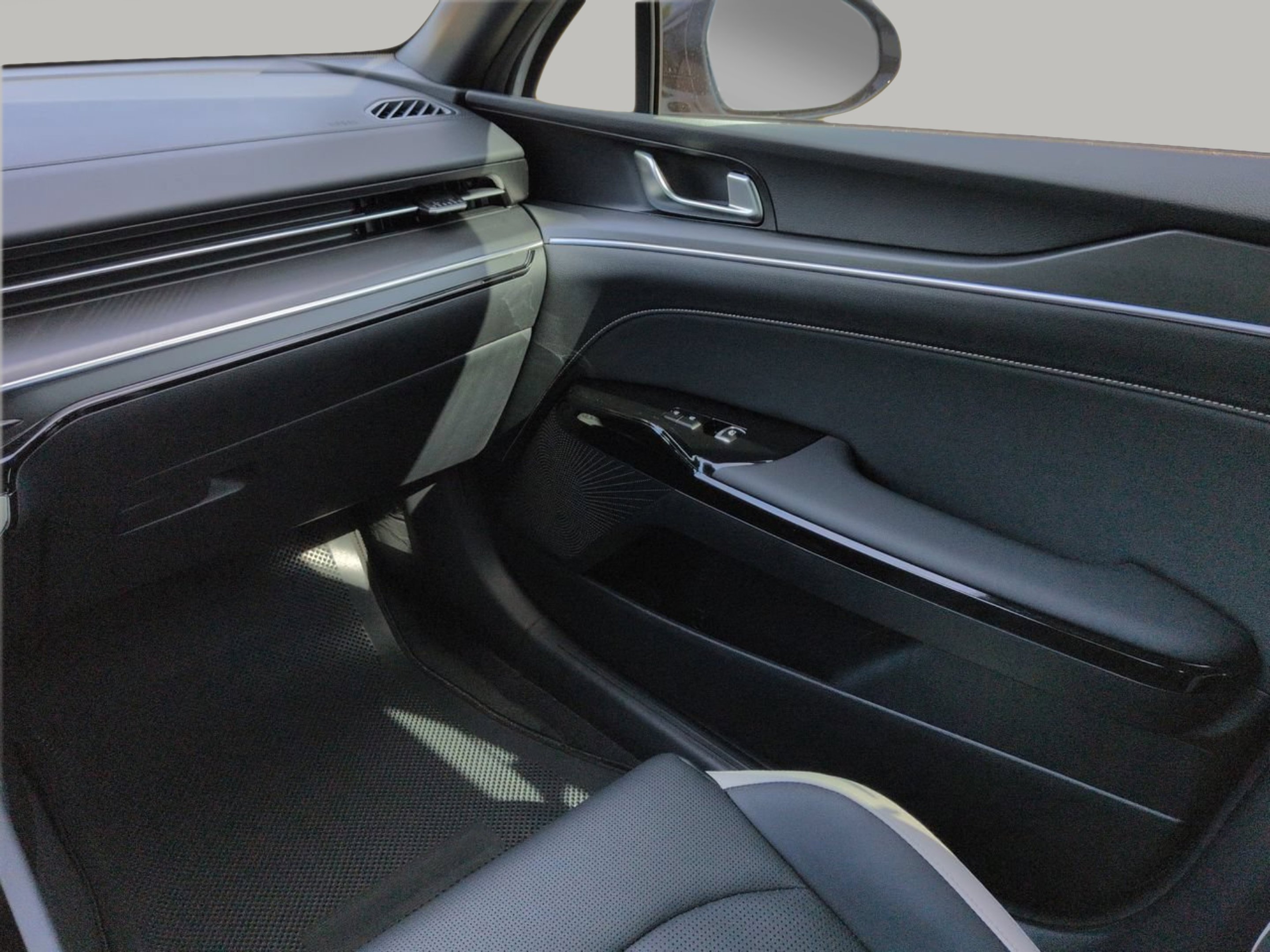 New 2026 Wolf Gray Kia GT-Line AWD image 29