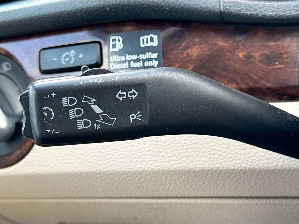 Used 2012 Blue Volkswagen TDI SEL Premium image 12