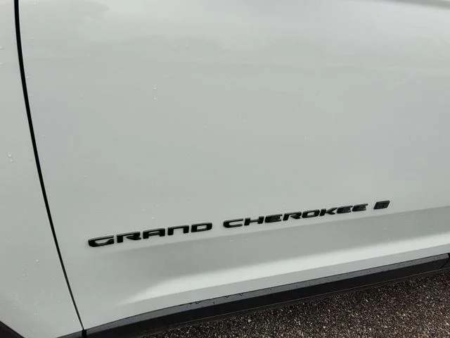 New 2026 Bright White Clear-Coat Exterior Paint Jeep Altitude image 3