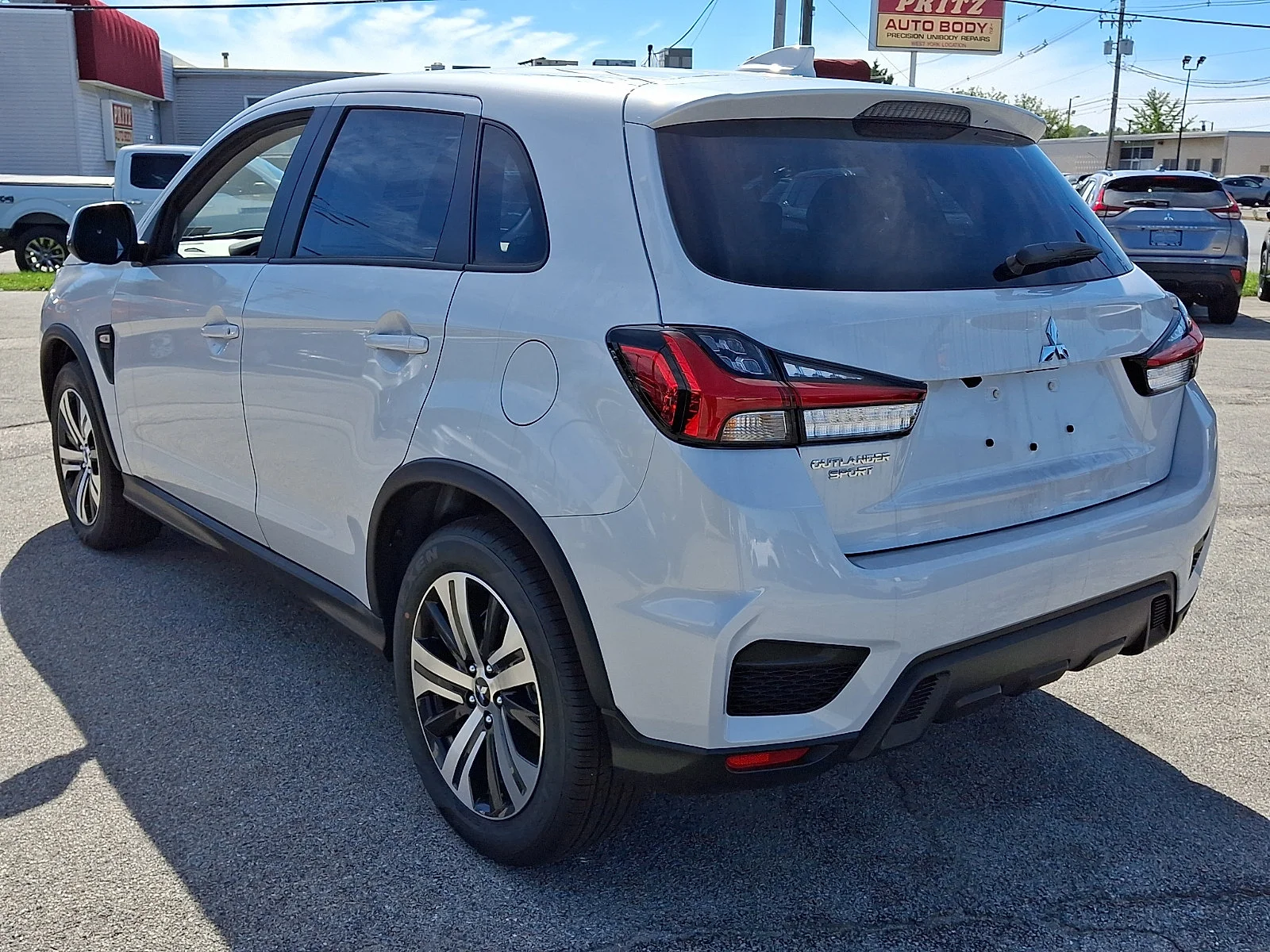 New 2027 White Mitsubishi 2.0 ES image 5