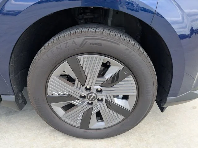 Used 2025 Blue Nissan SL image 9