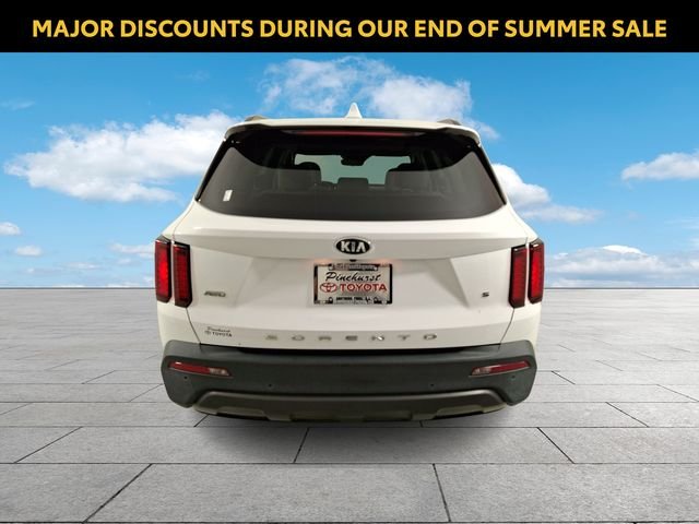 Used 2021 White Kia S image 7