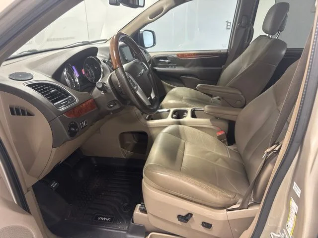 Used 2015 Beige Chrysler Limited image 12
