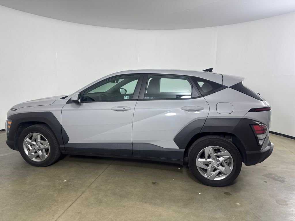 Certified Used 2024 Gray Hyundai SE image 9