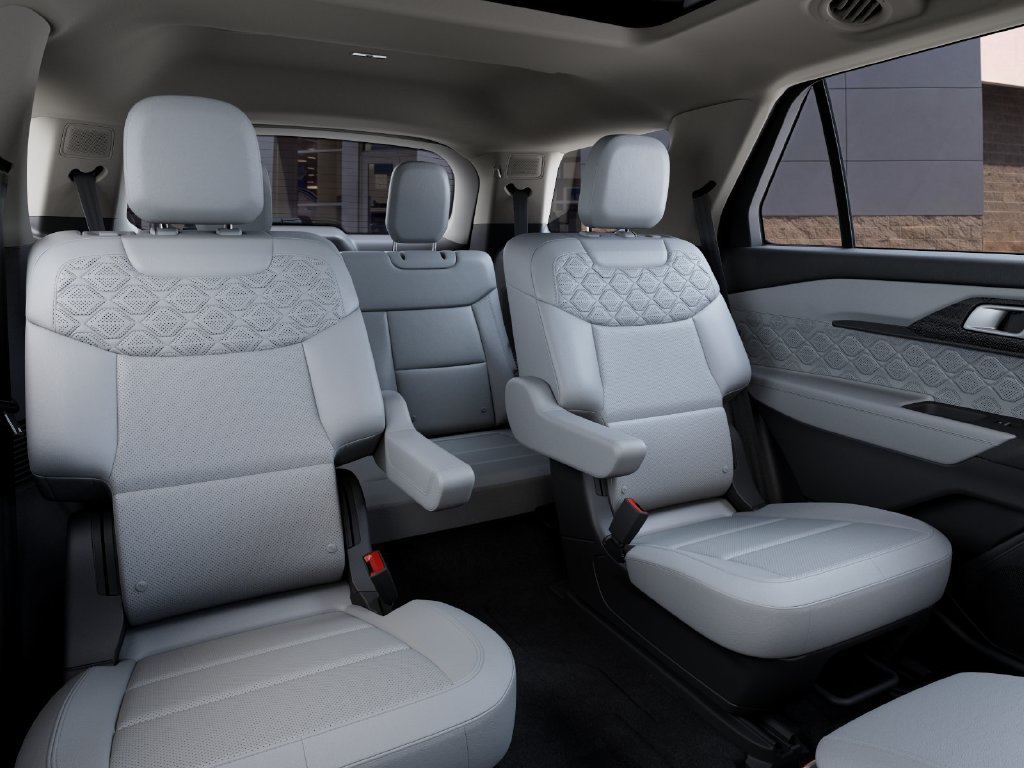 New 2027 Star White Metallic Tri-Coat Ford Platinum™ image 11