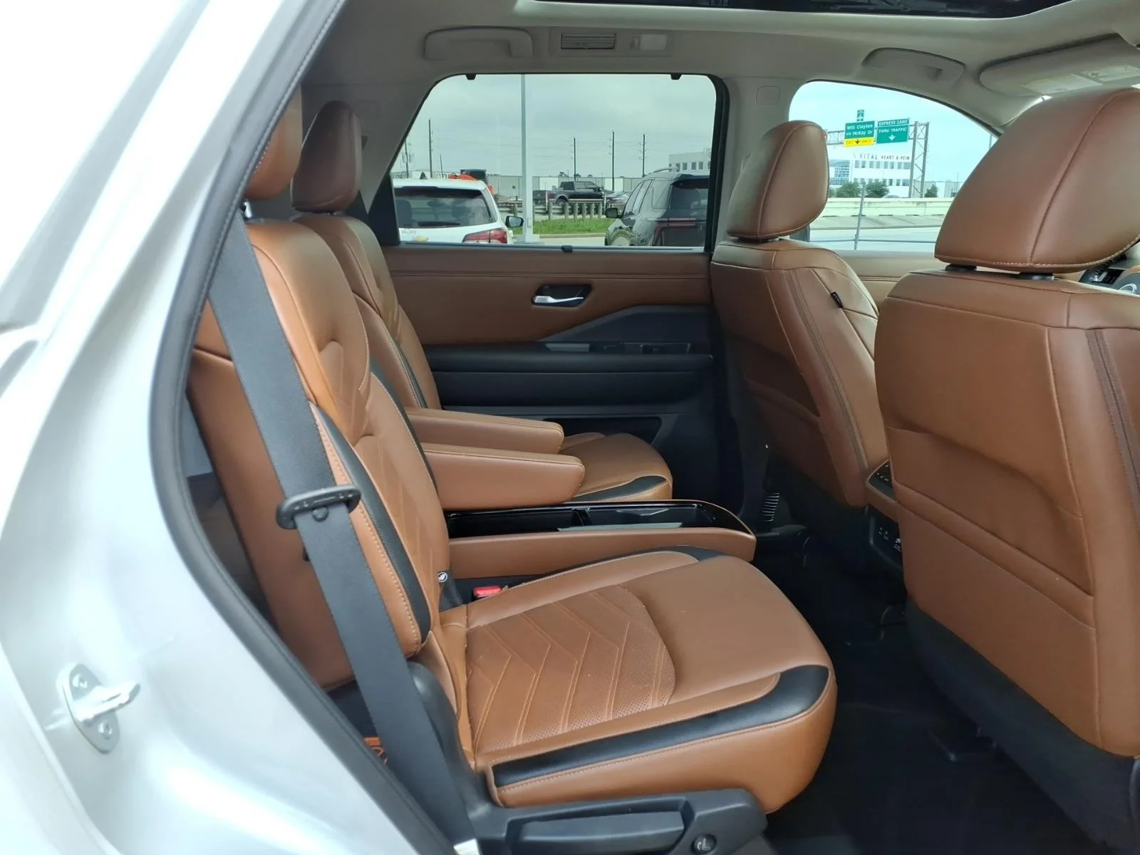 2023 Nissan Pathfinder Platinum Silver at Robbins Nissan
