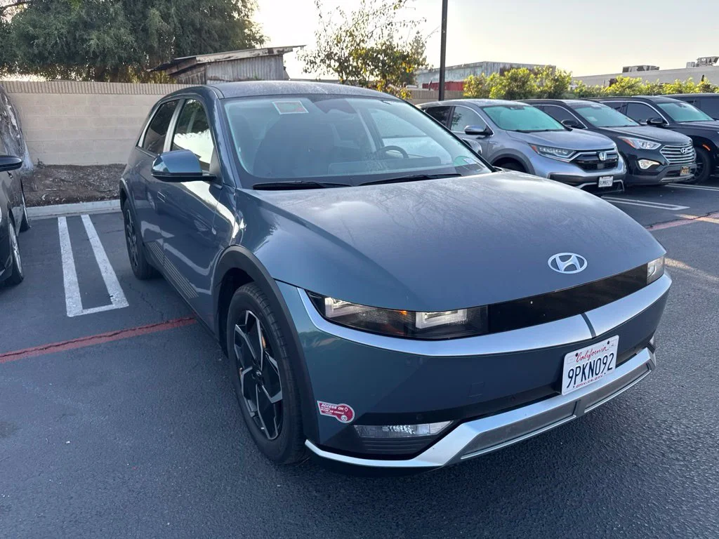 Used 2024 Green Hyundai SEL image 4
