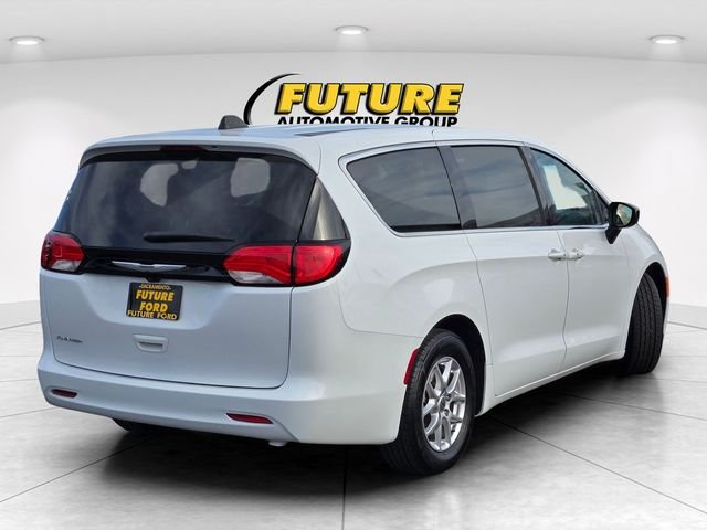 Used 2024 White Chrysler LX image 4