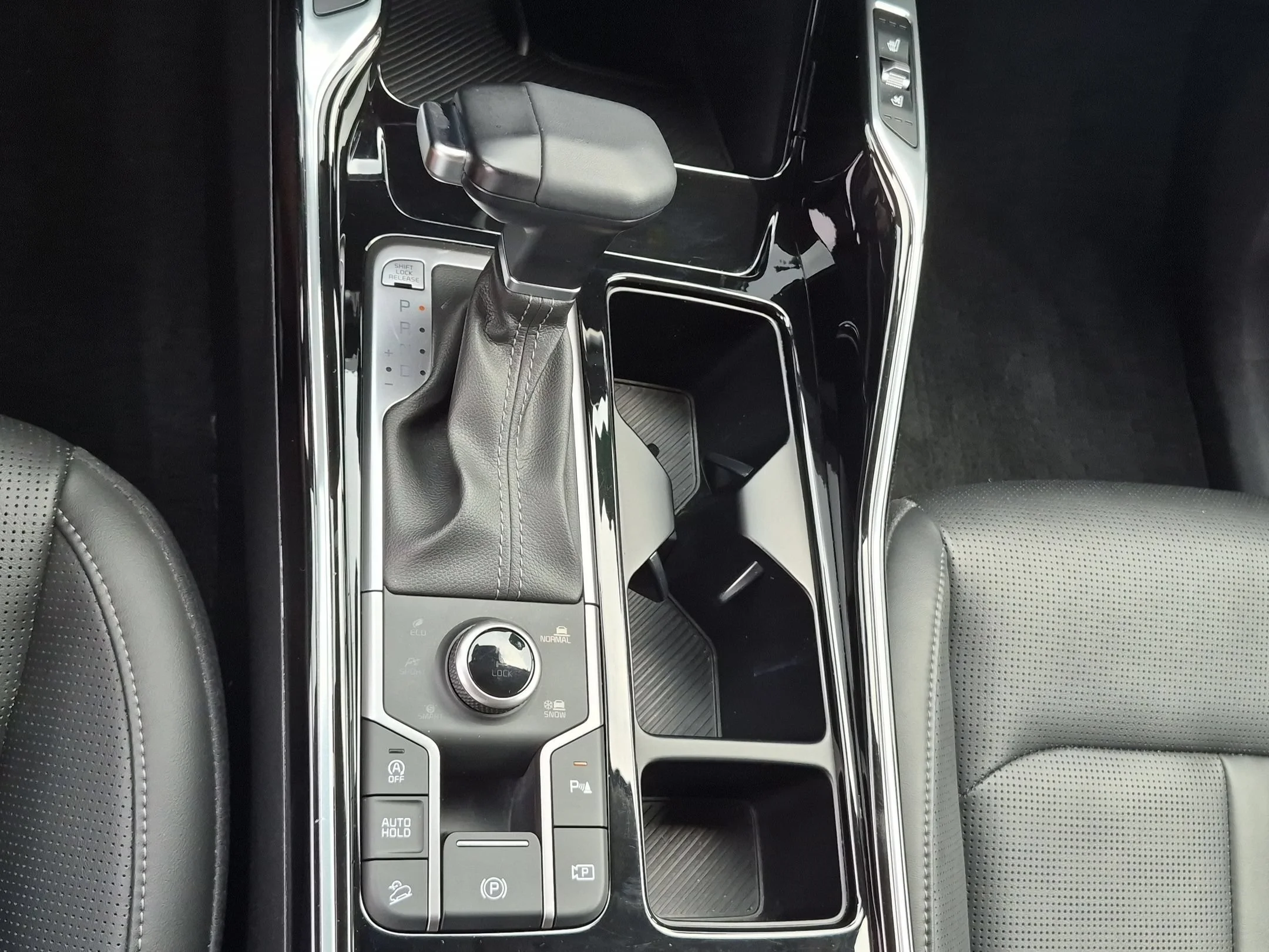 Used 2025 Wolf Gray Kia X-Line SX image 15