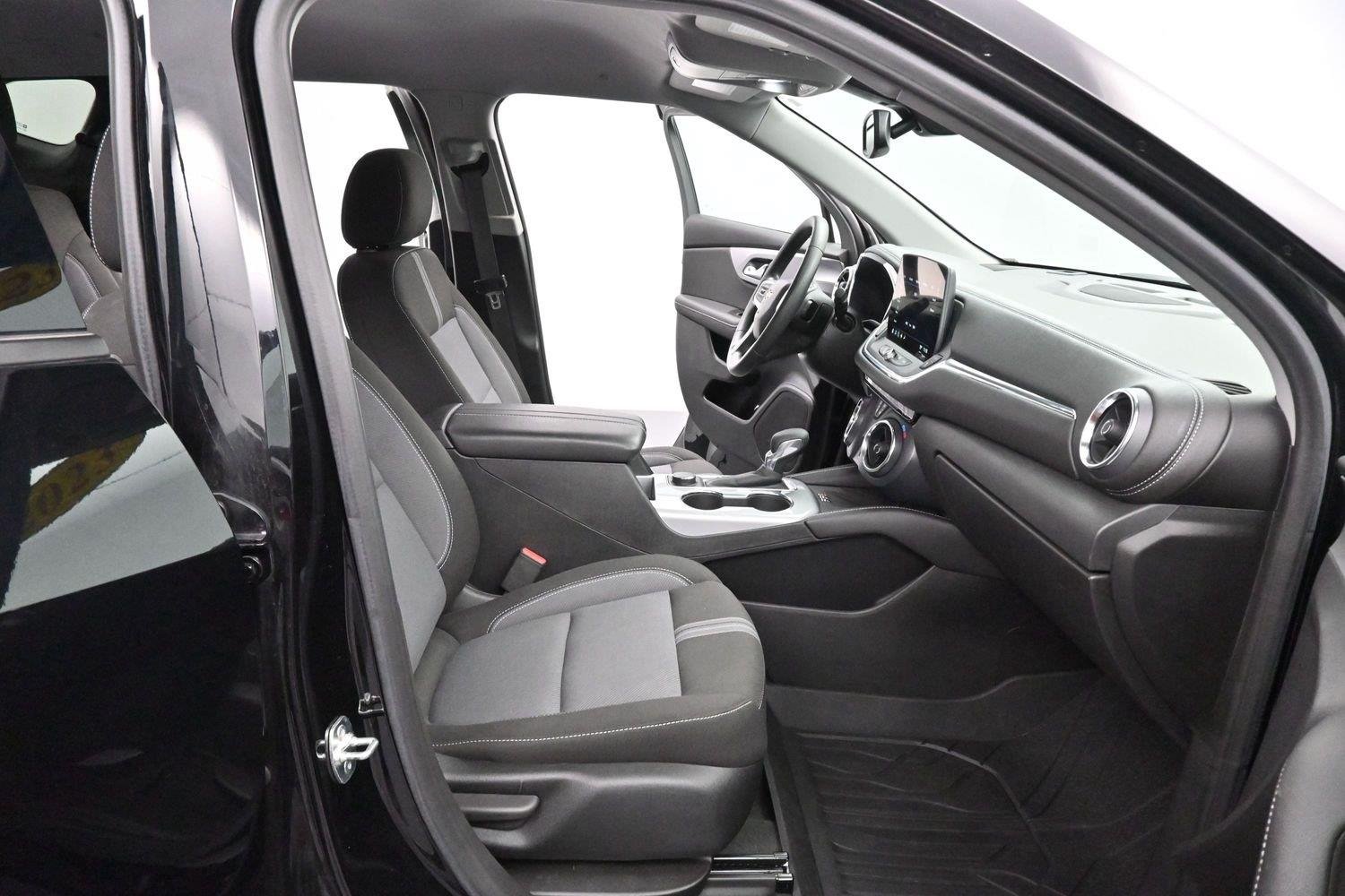 Used 2023 BLACK Chevrolet LT image 33