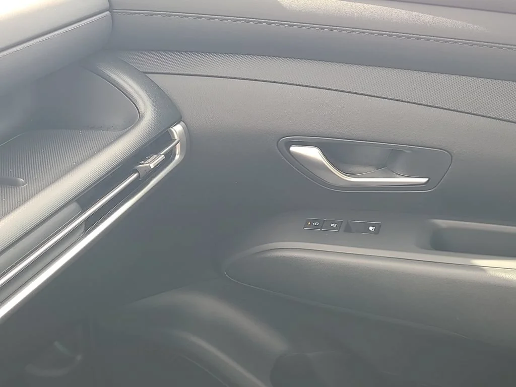 Used 2025 White Hyundai SEL image 13
