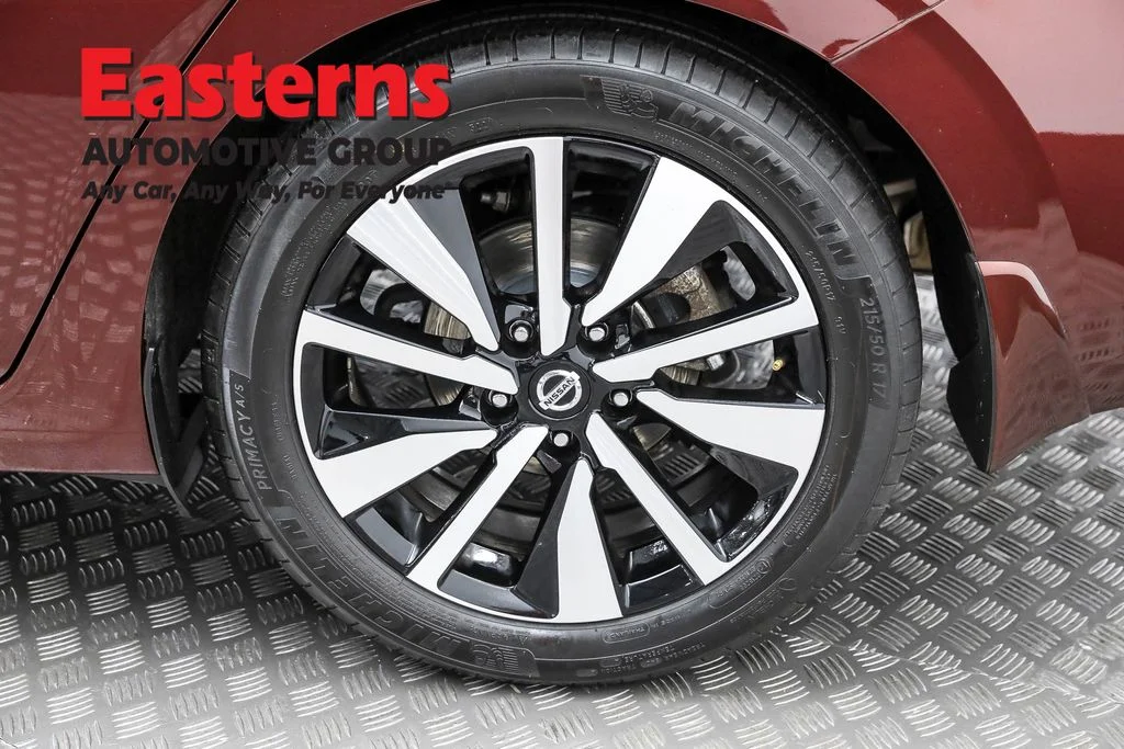 Used 2022 Red Nissan SV image 32