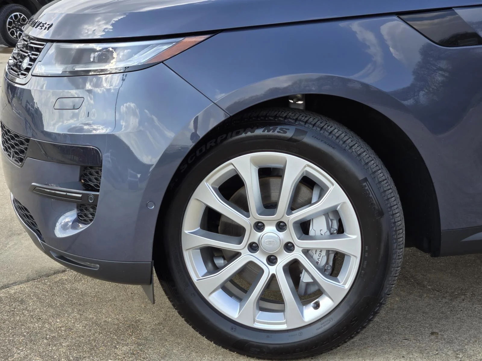 Certified Used 2025 Varesine Blue Metallic Land Rover SE image 7