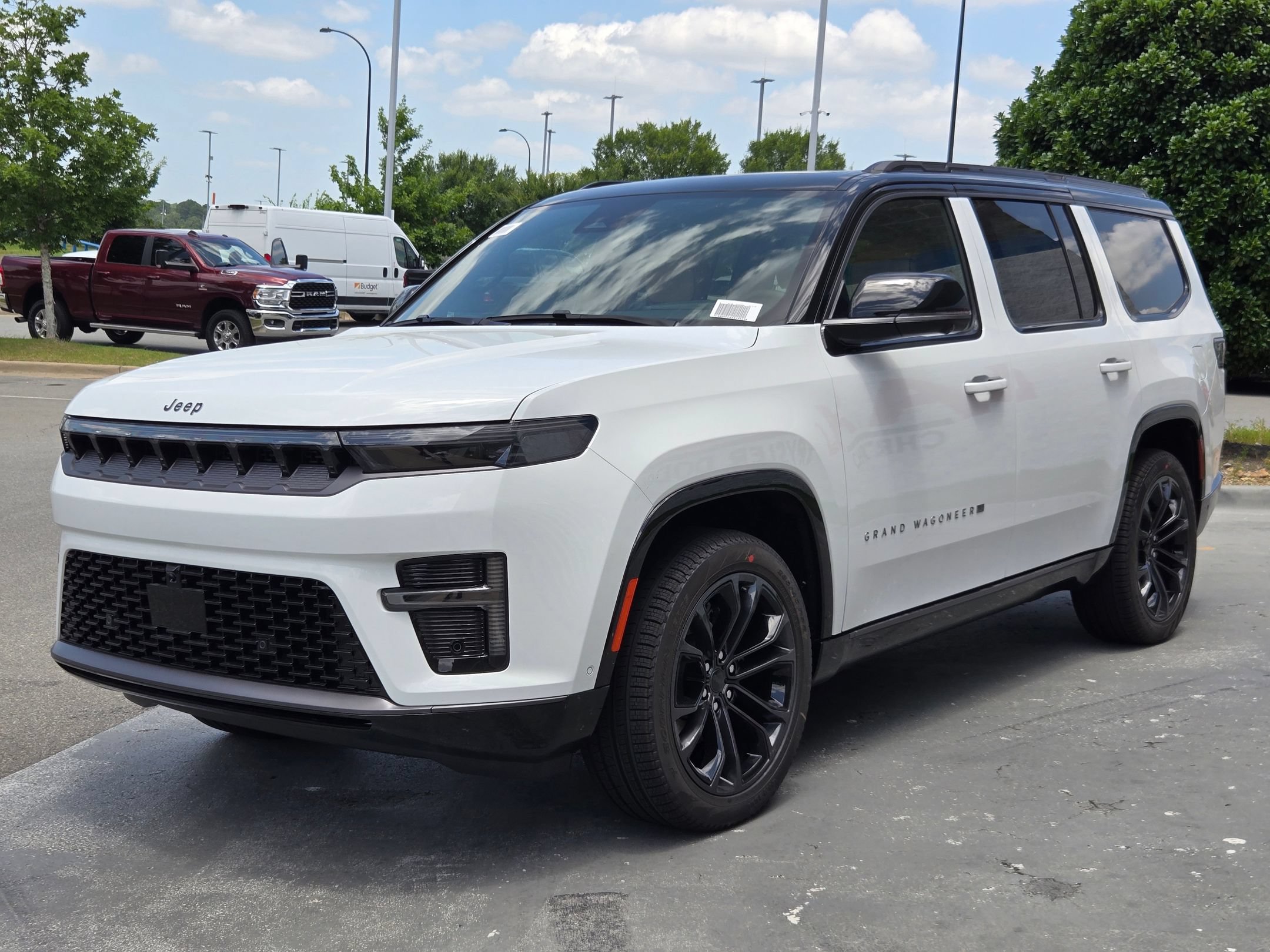 New 2026 Bright White Clear-Coat Exterior Paint Jeep Summit Reserve image 3
