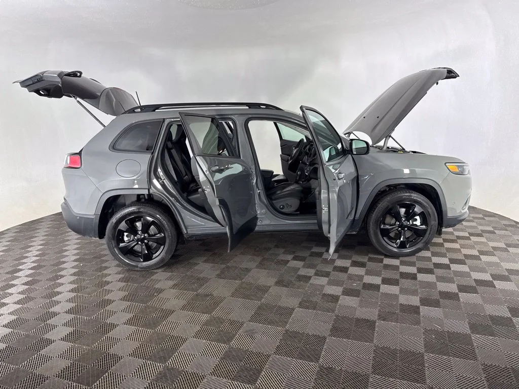 Used 2023 Gray Jeep Altitude image 14