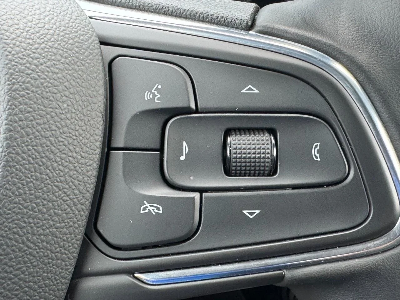 Used 2025 Summit White Buick Sport Touring image 23