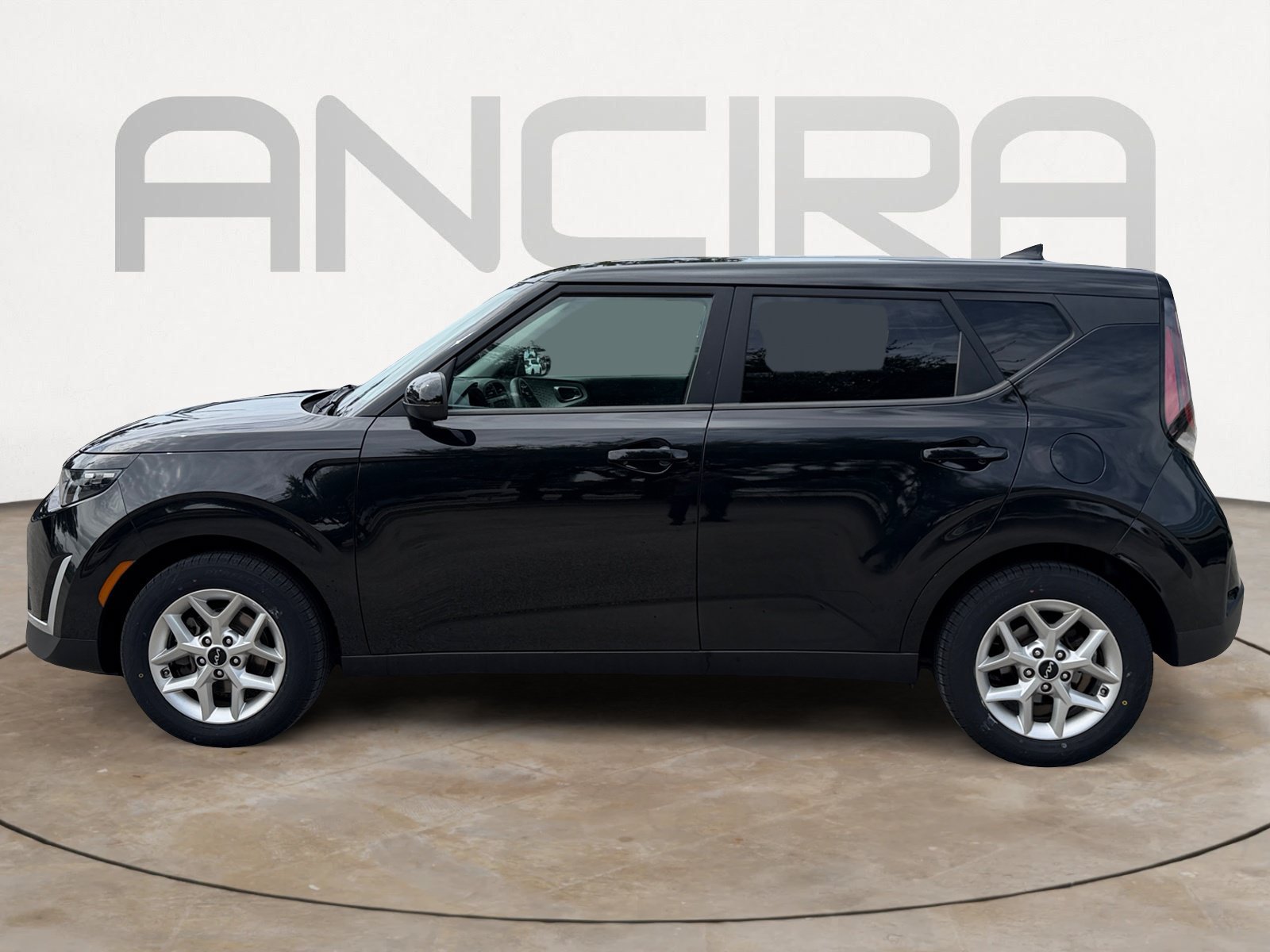 Used 2023 Fusion Black Kia LX image 7